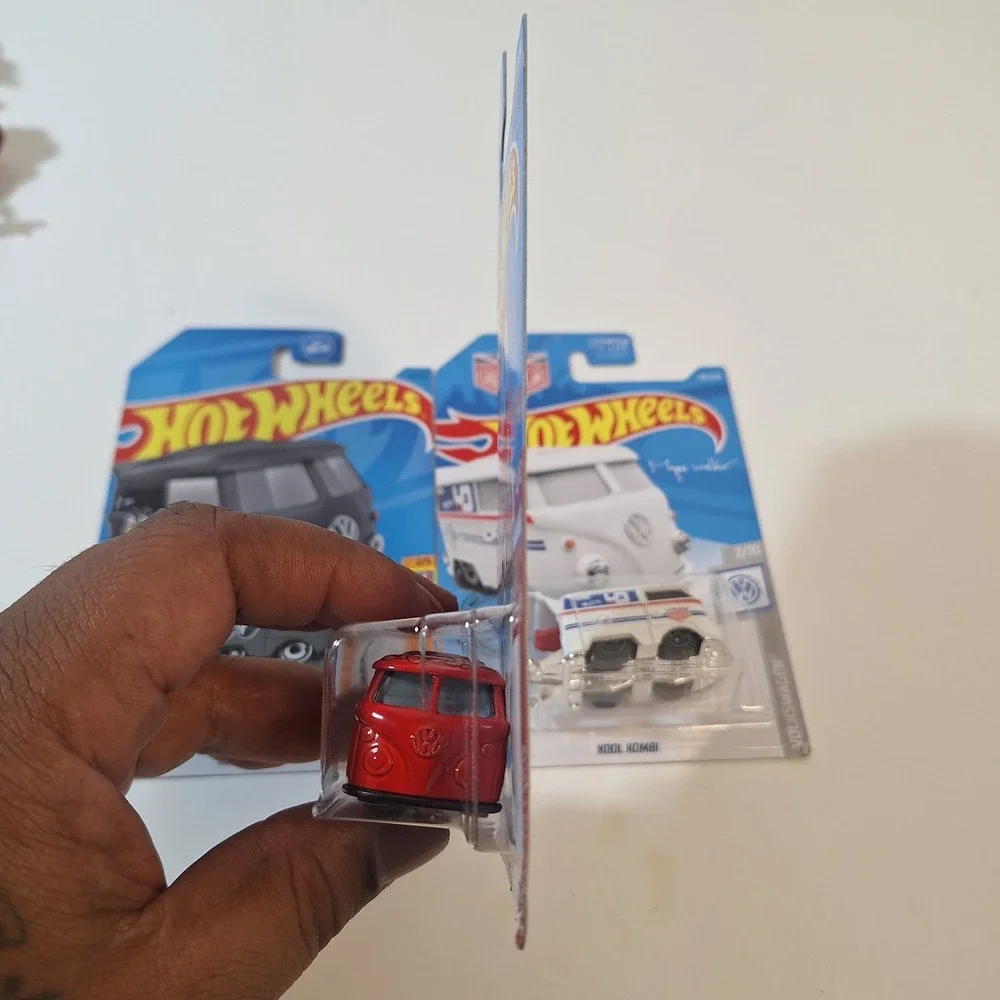 Hot Wheels Kool Kombi Target Red Edition/ Magnus Walker/ Moon Eyes